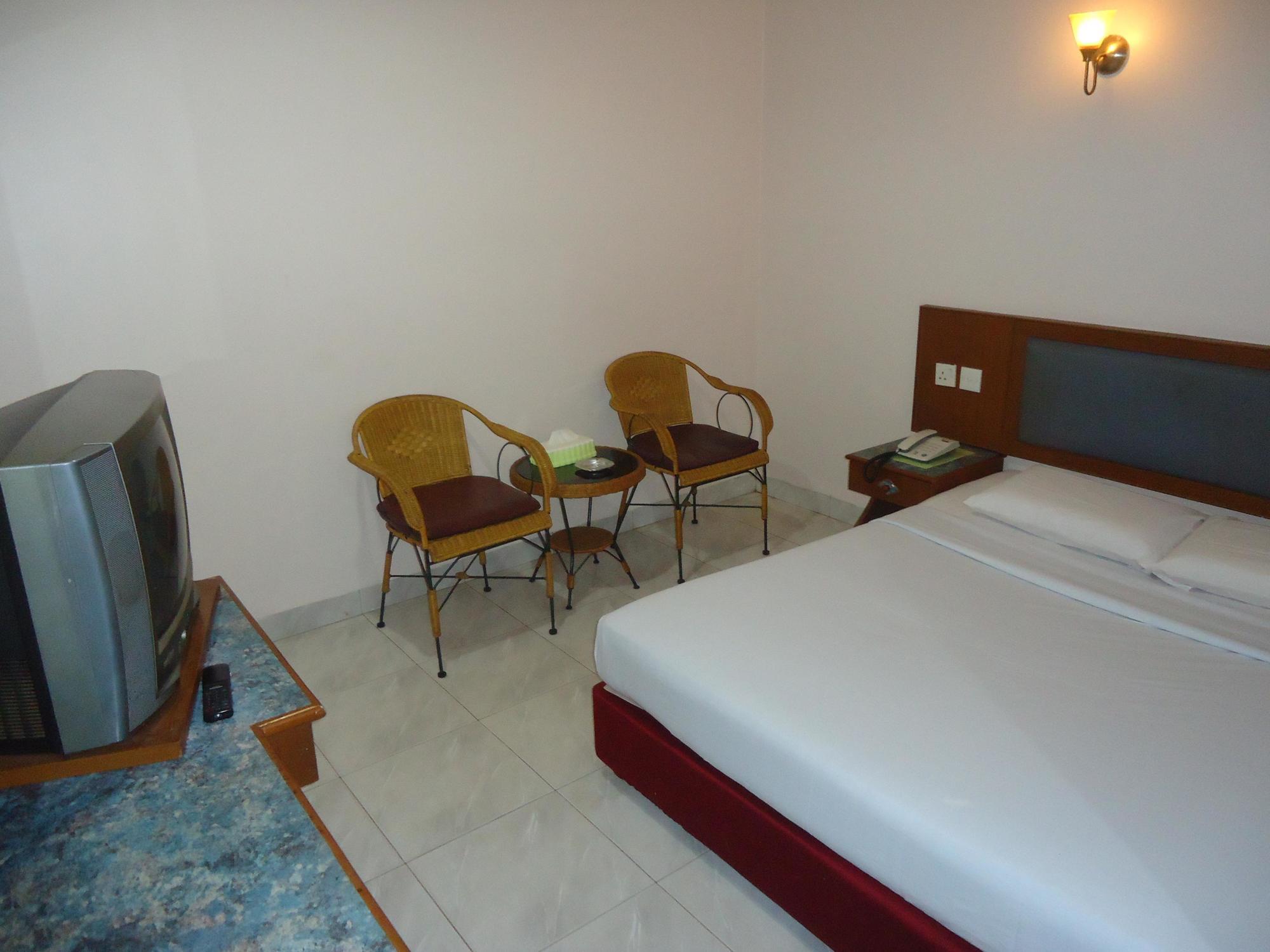 Hotel Gloris Batam Exteriör bild